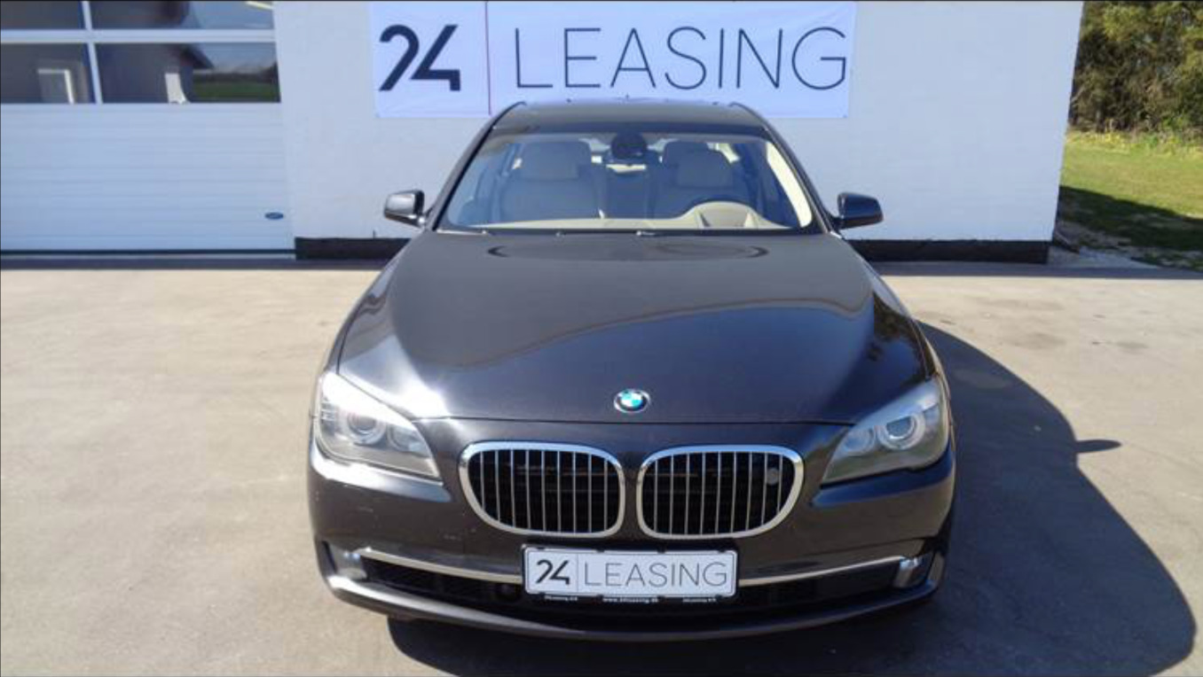 Sort BMW 760i fra 2010