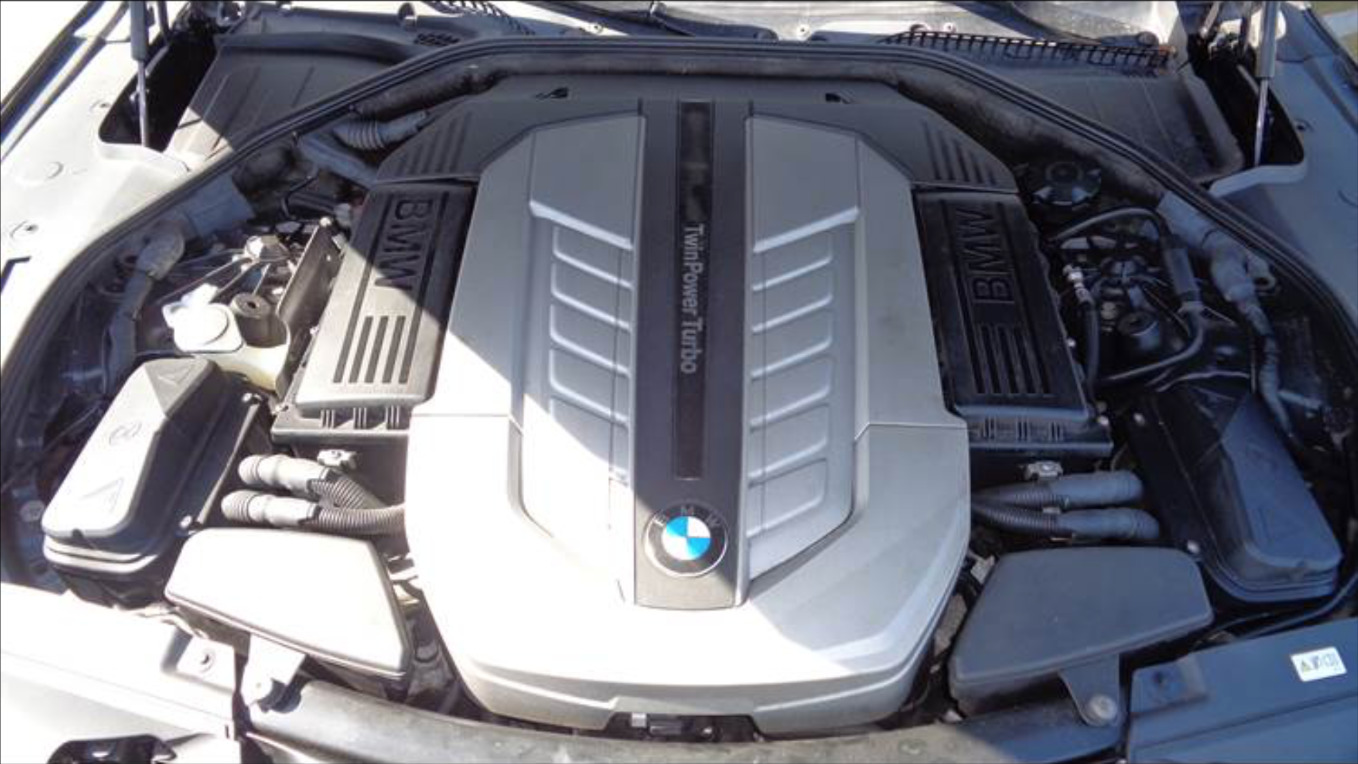 Sort BMW 760i fra 2010