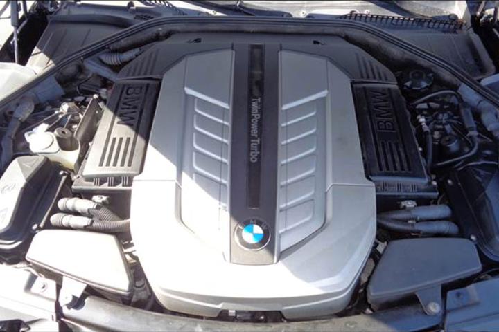 Sort BMW 760i fra 2010