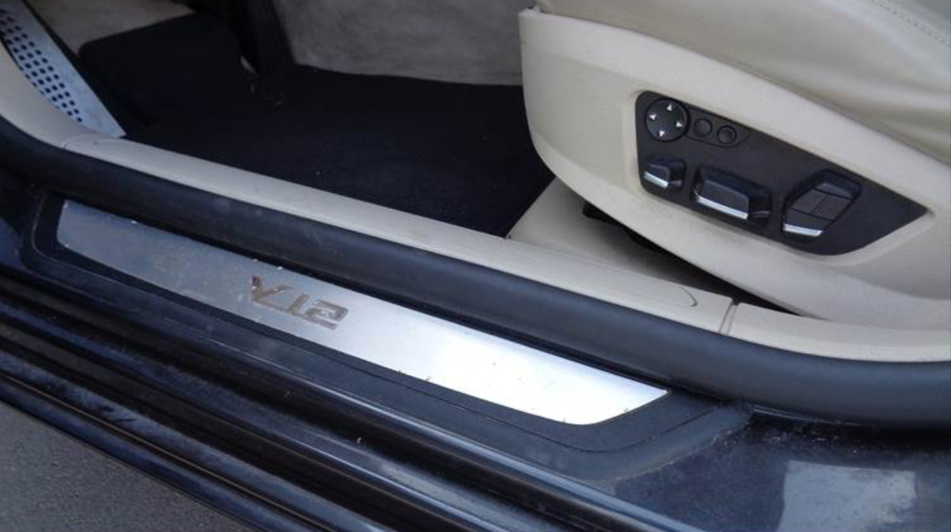 Sort BMW 760i fra 2010