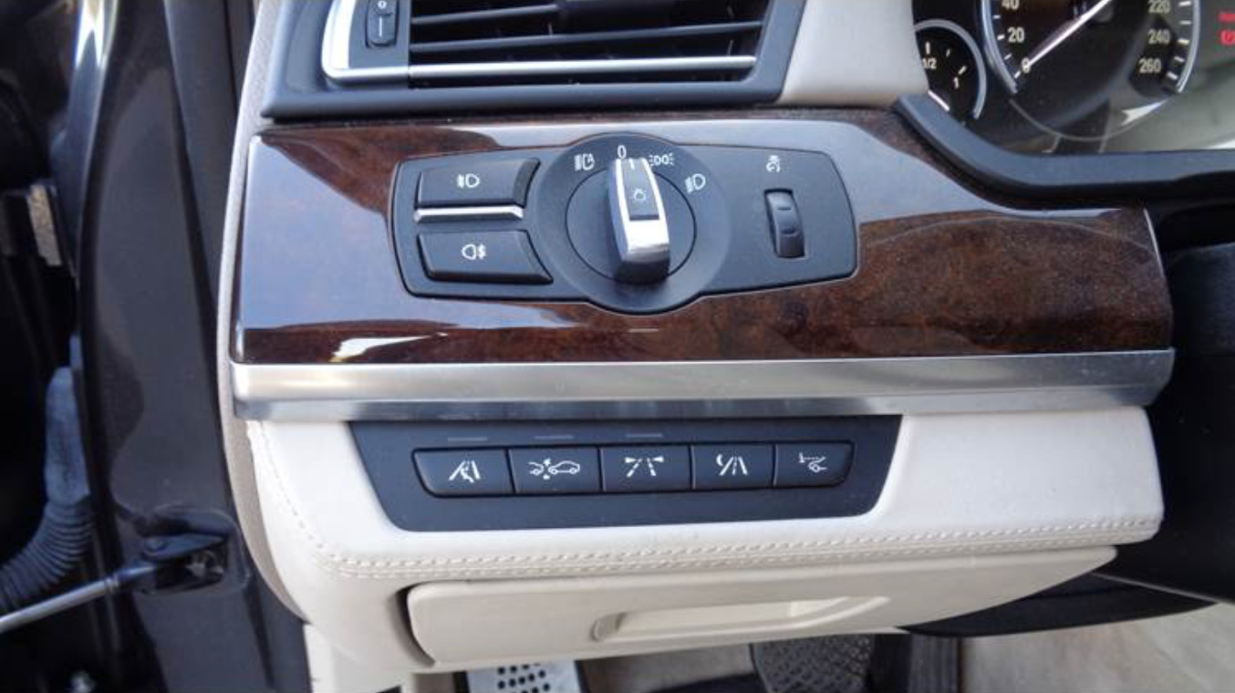 Sort BMW 760i fra 2010
