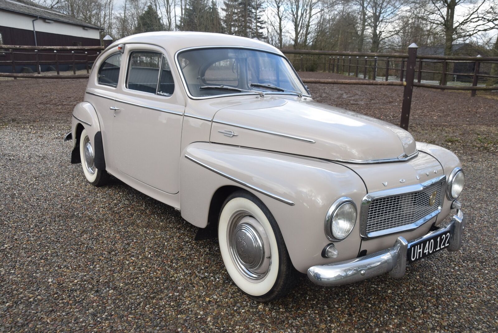 Beige Volvo PV544 fra 1960