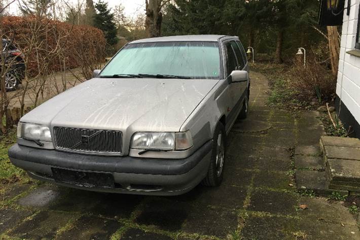 Grå Volvo 850 fra 1996