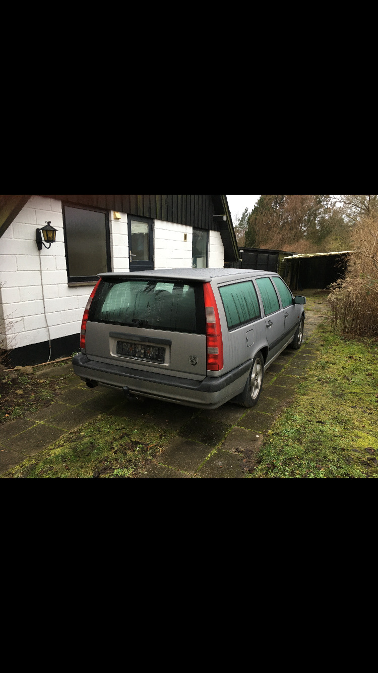 Grå Volvo 850 fra 1996