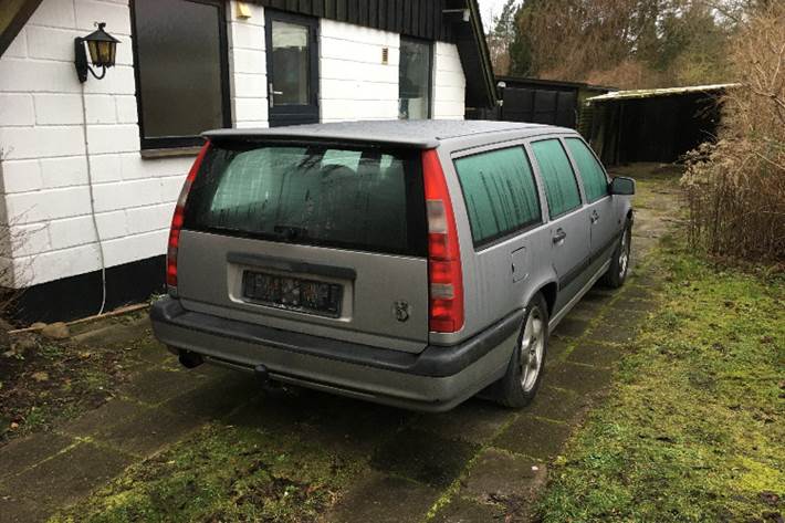 Grå Volvo 850 fra 1996