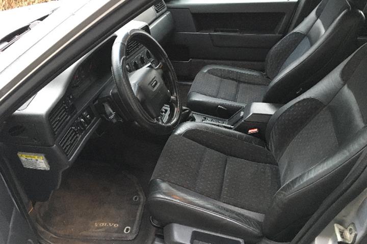 Grå Volvo 850 fra 1996
