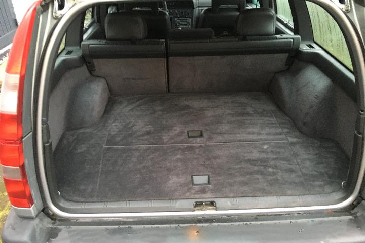 Grå Volvo 850 fra 1996