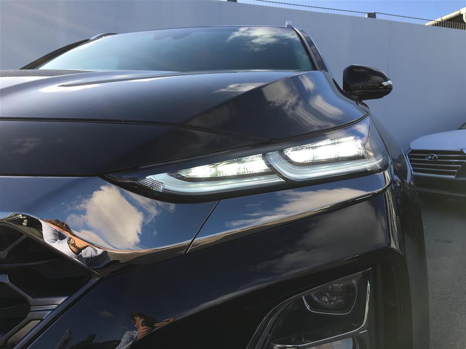 Sort Hyundai Santa Fe fra 2020