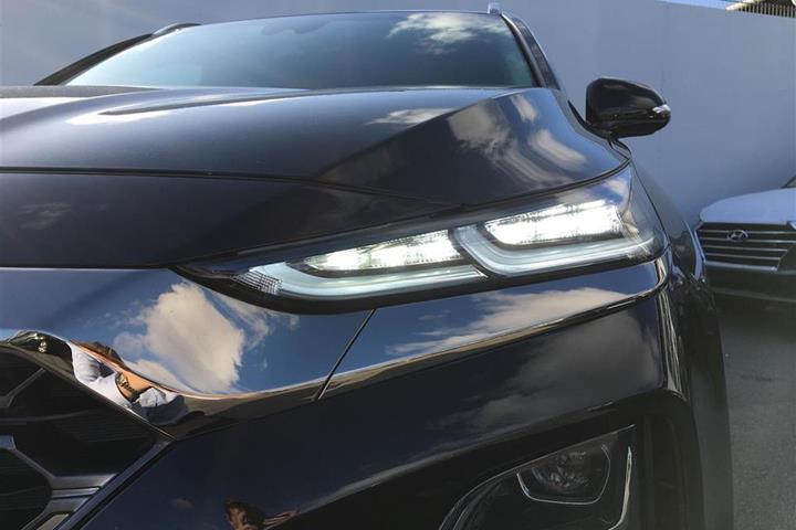 Sort Hyundai Santa Fe fra 2020