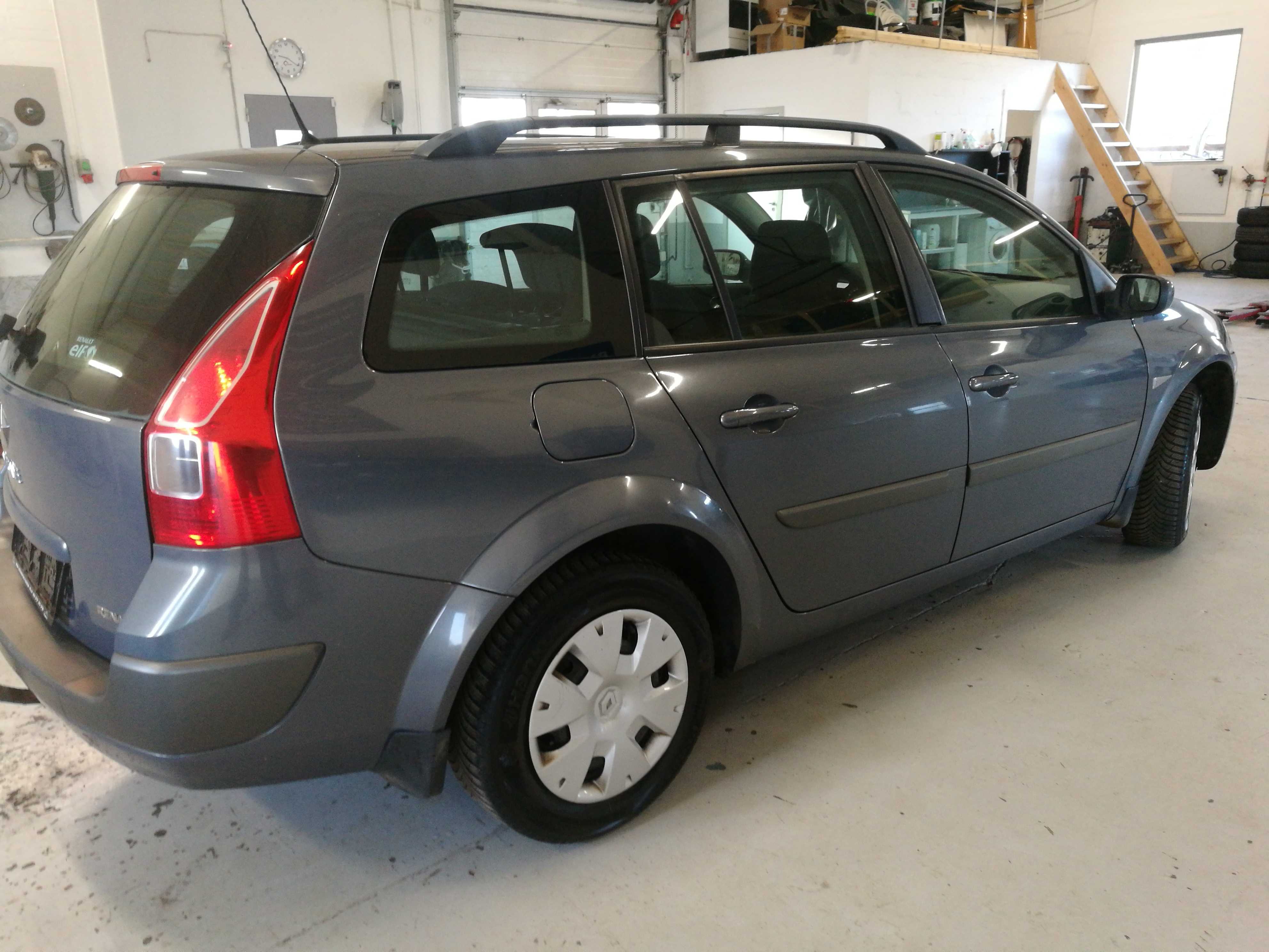 Grå Renault Mégane fra 2007