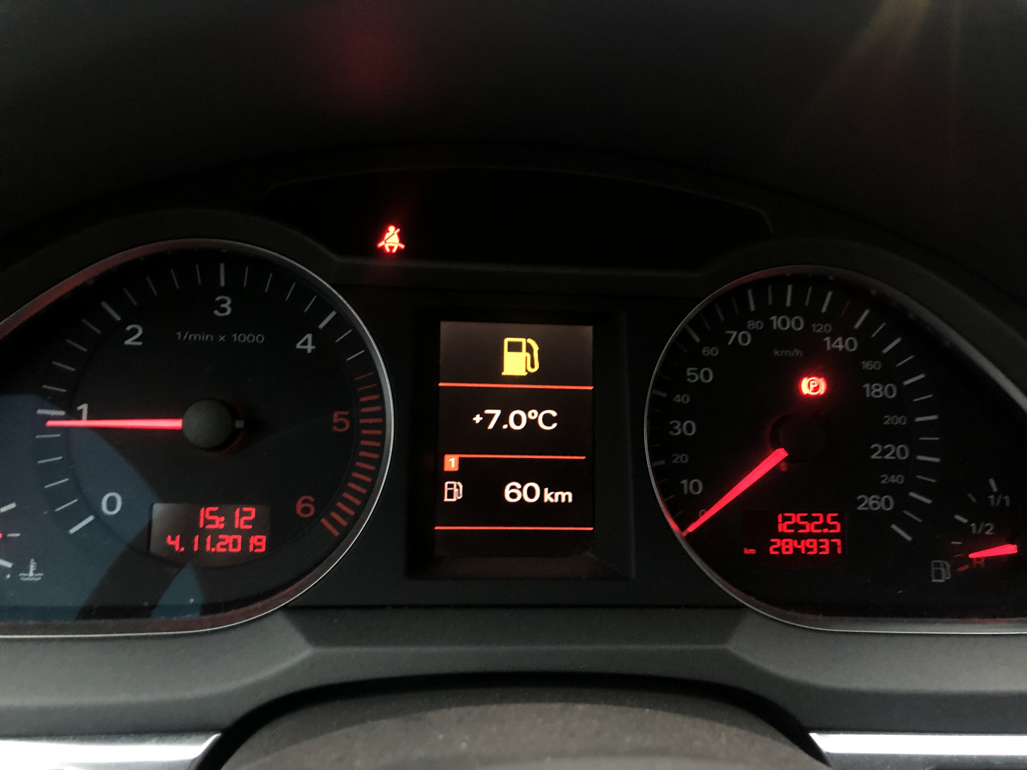 Grå Audi A6 fra 2005