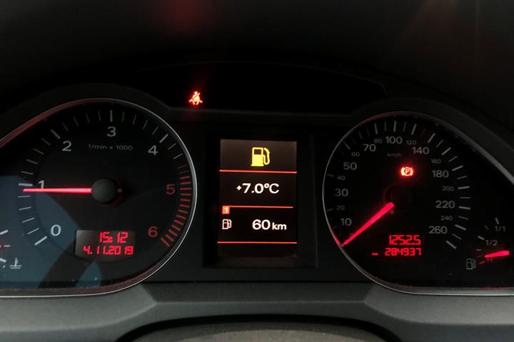 Grå Audi A6 fra 2005