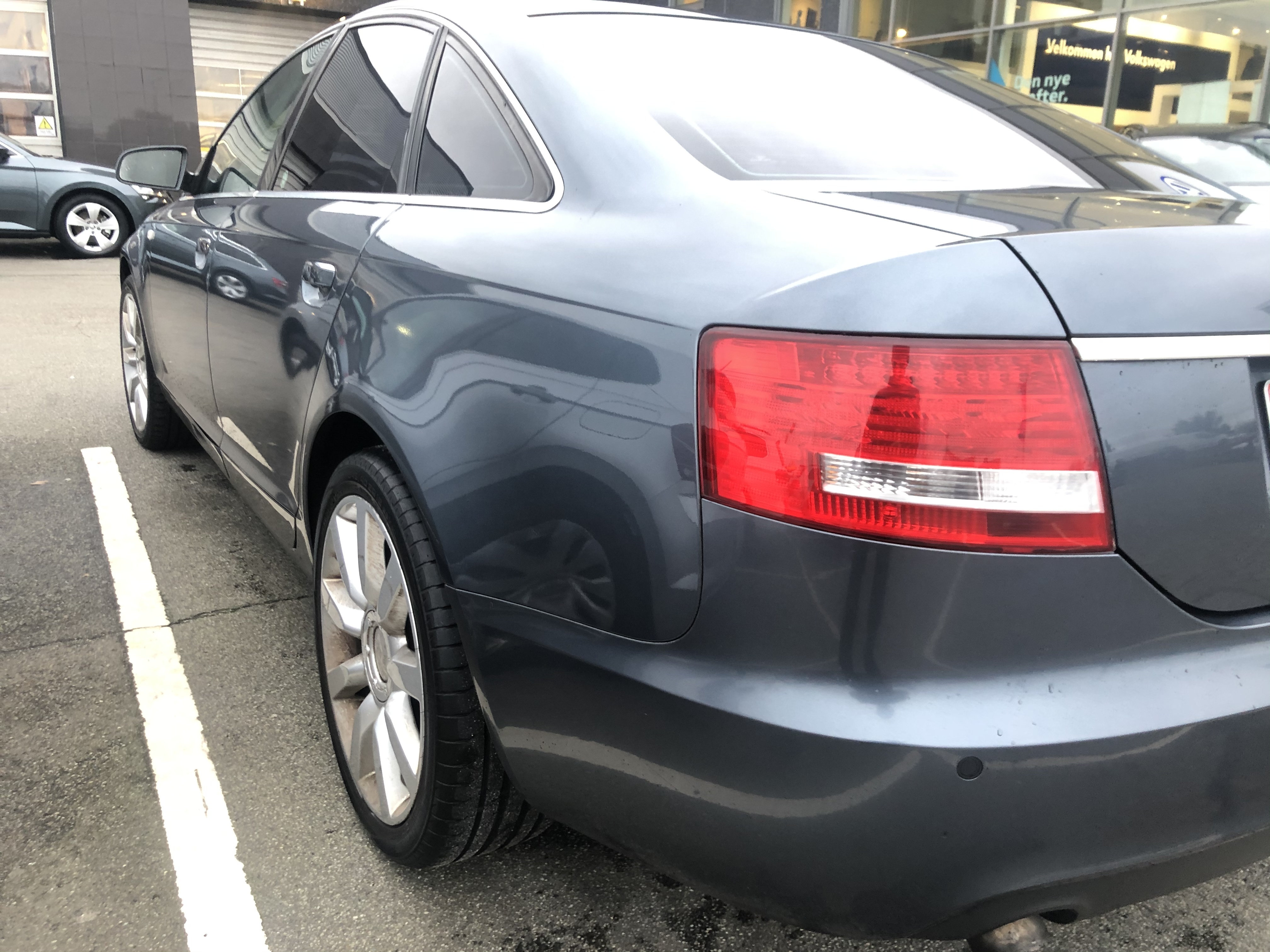 Grå Audi A6 fra 2005