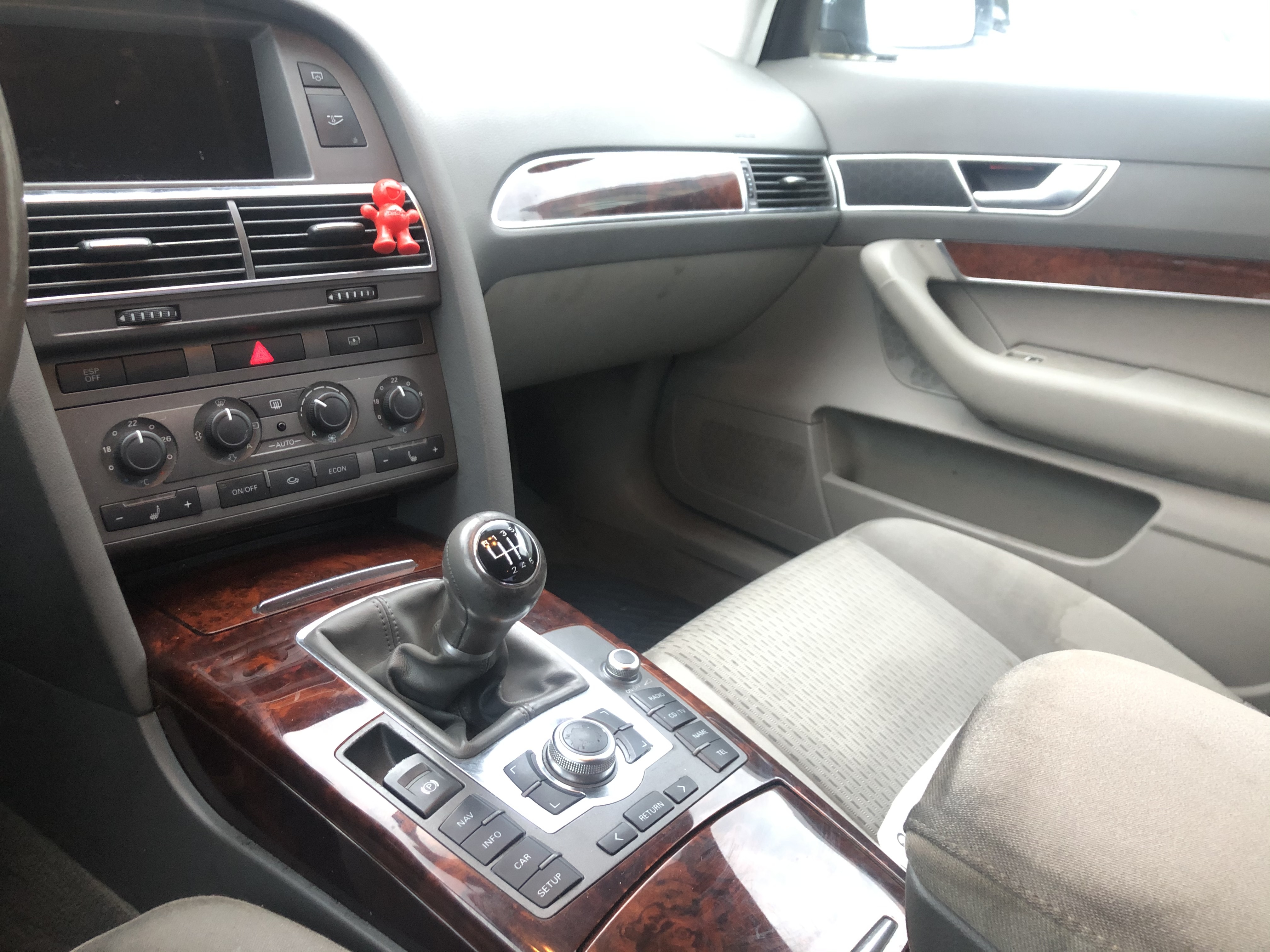Grå Audi A6 fra 2005