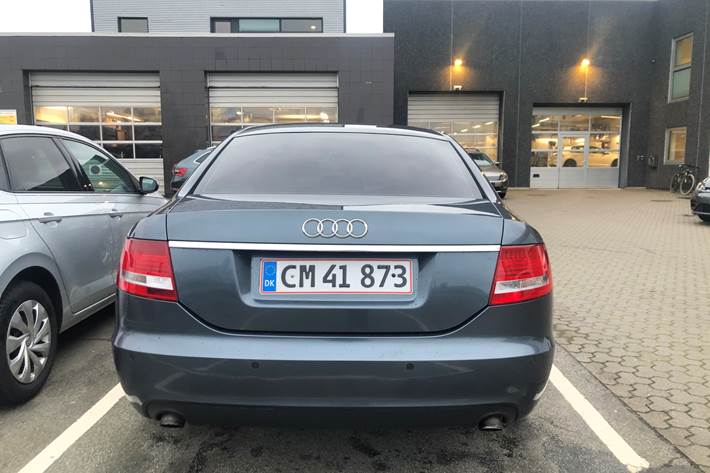 Grå Audi A6 fra 2005