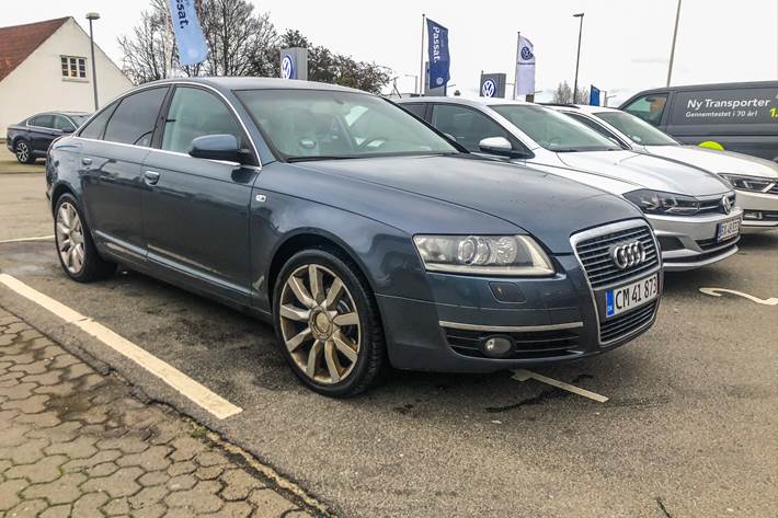 Grå Audi A6 fra 2005