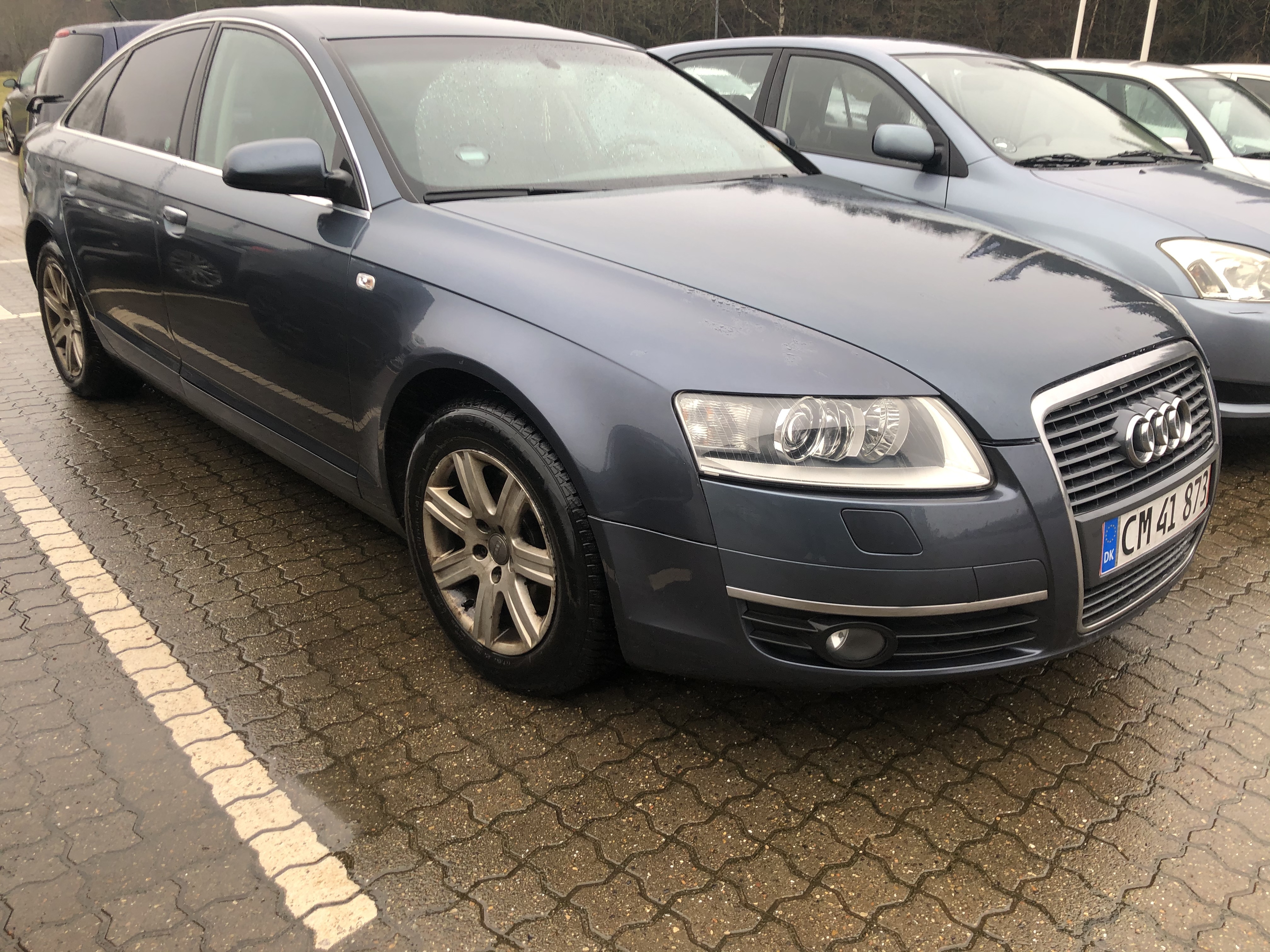Grå Audi A6 fra 2005