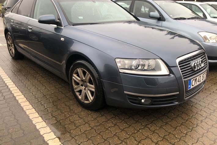 Grå Audi A6 fra 2005