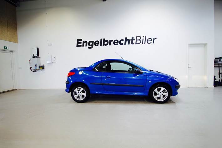Blå Peugeot 206 fra 2002