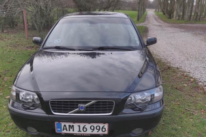 Sort Volvo S60 fra 2003