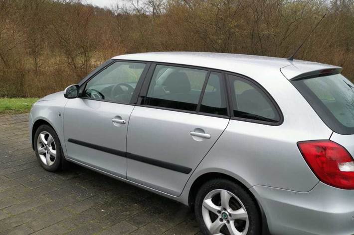 Sølv Skoda Fabia fra 2010
