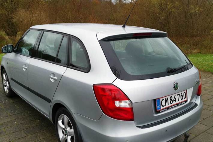 Sølv Skoda Fabia fra 2010