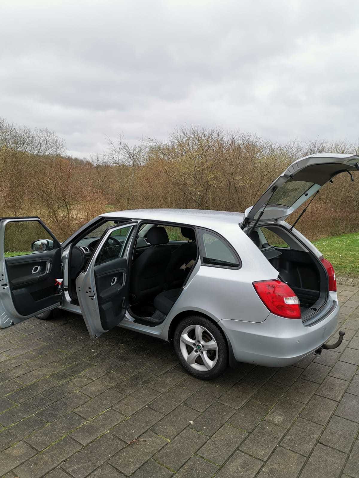 Sølv Skoda Fabia fra 2010