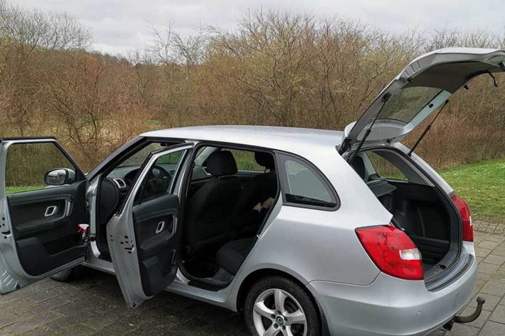 Sølv Skoda Fabia fra 2010