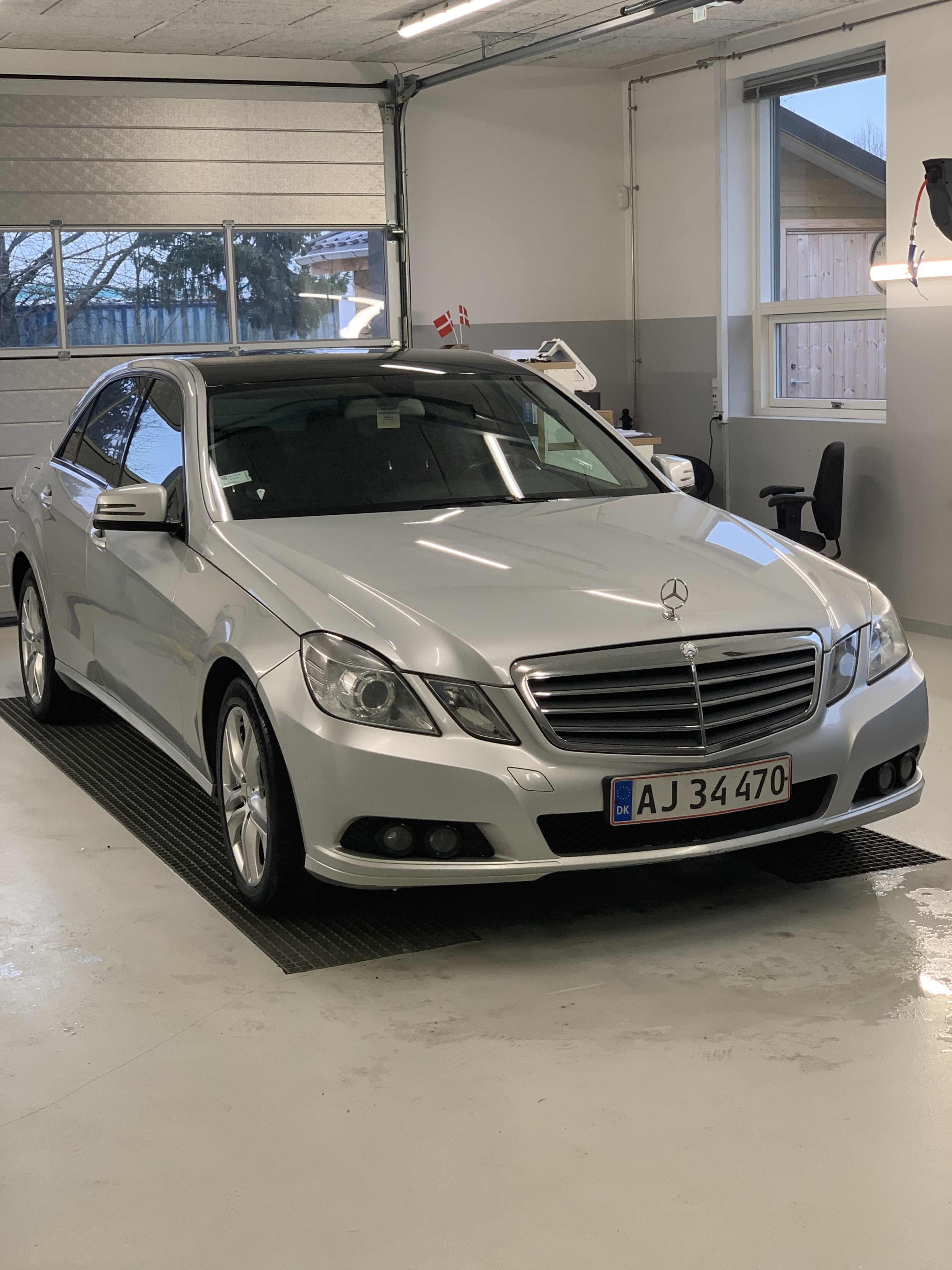 Sølv Mercedes E220 fra 2010