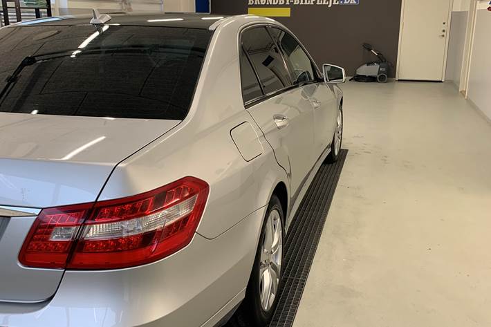 Sølv Mercedes E220 fra 2010