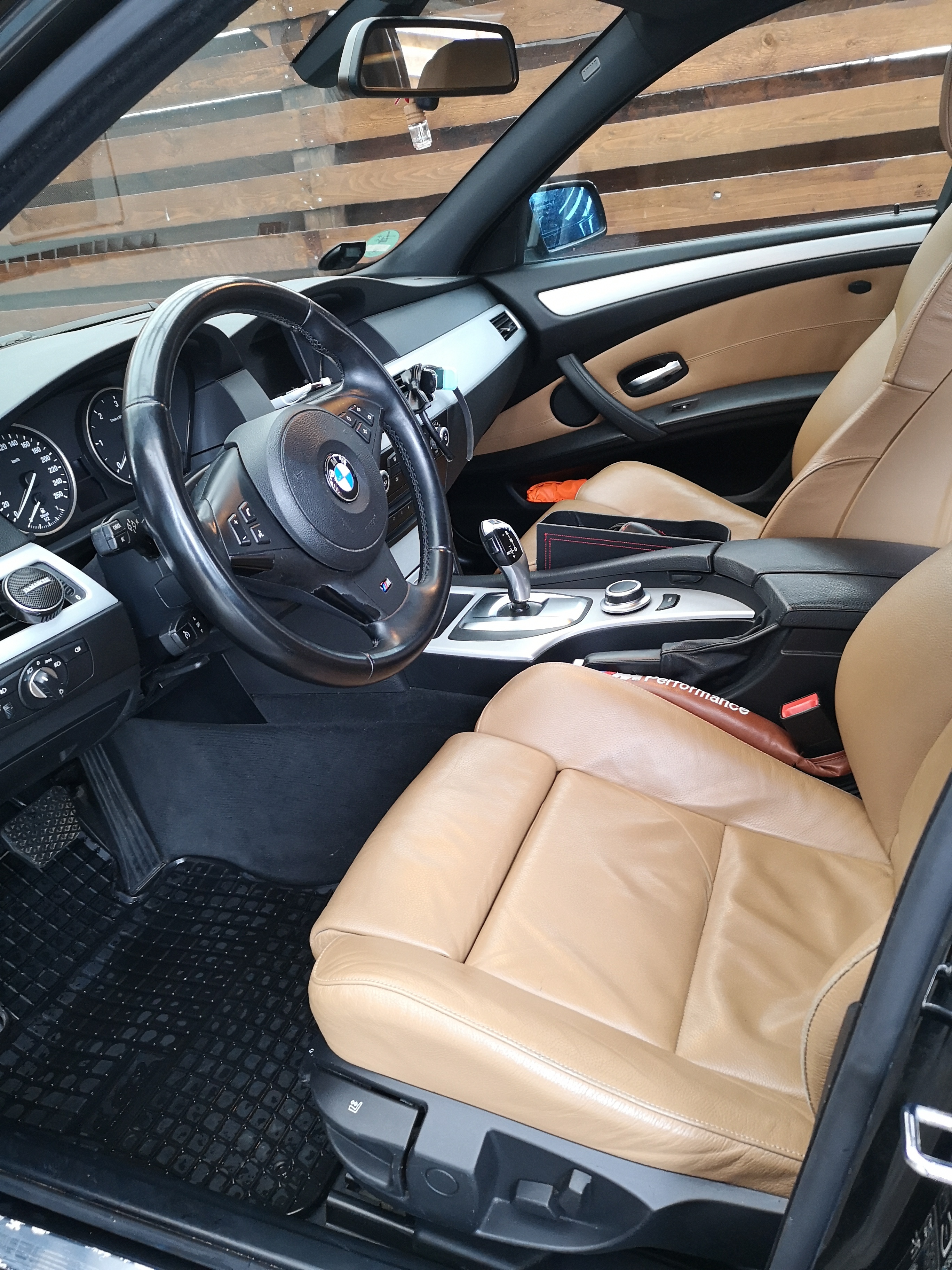 Sort BMW 525d fra 2007