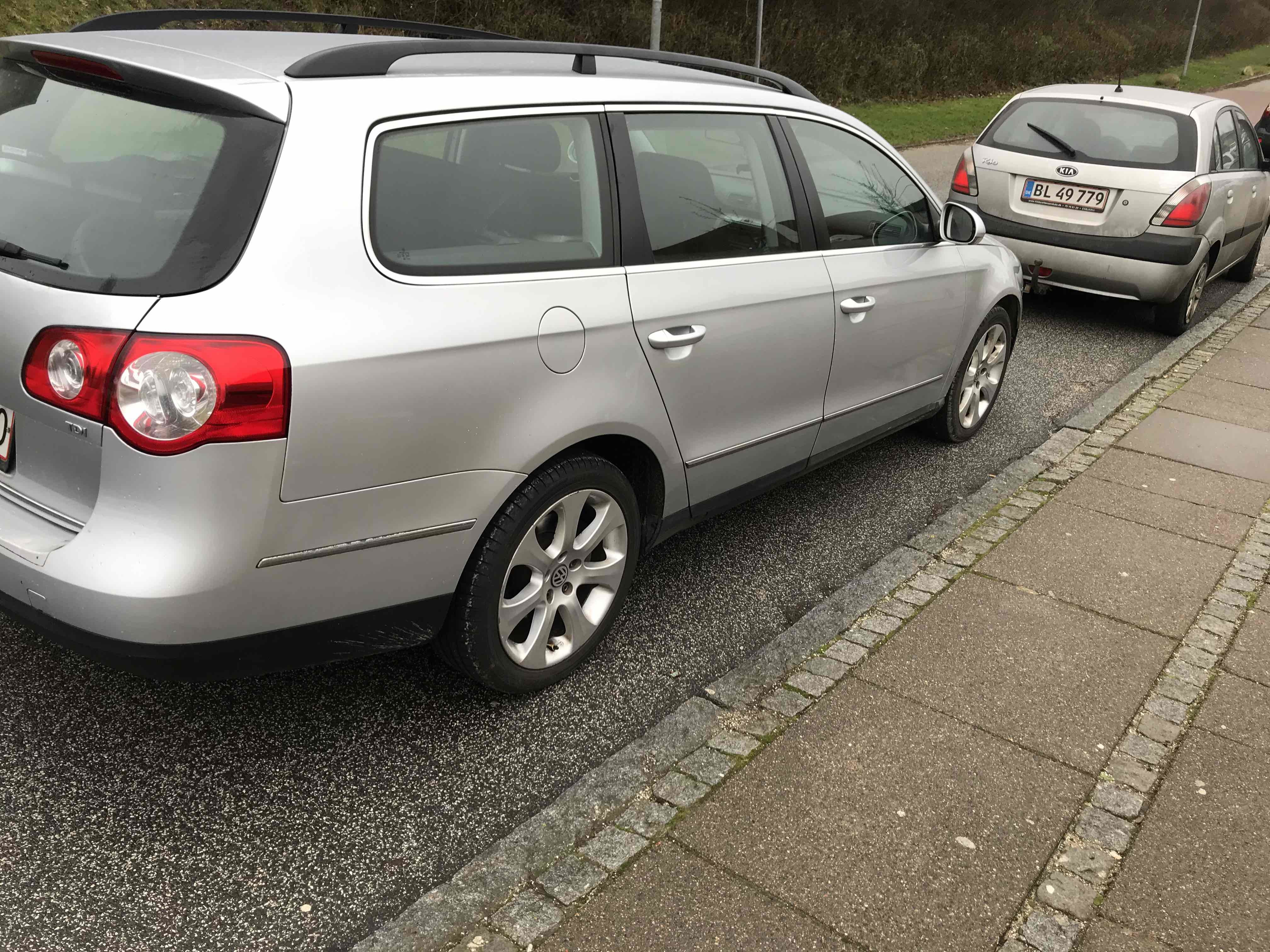 Sølv VW Passat fra 2006