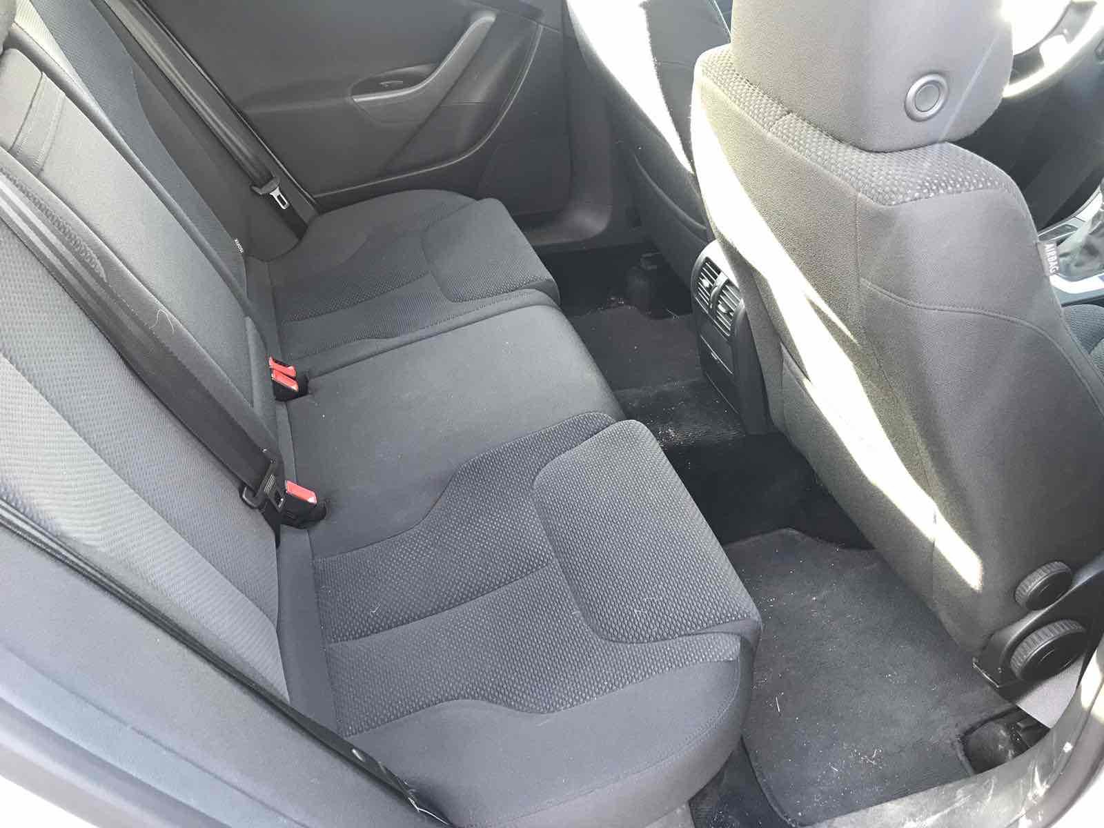 Sølv VW Passat fra 2006