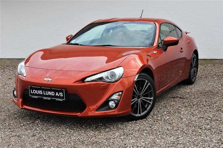 Orange Toyota GT86 fra 2014