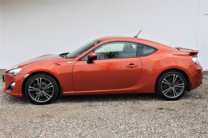 Orange Toyota GT86 fra 2014