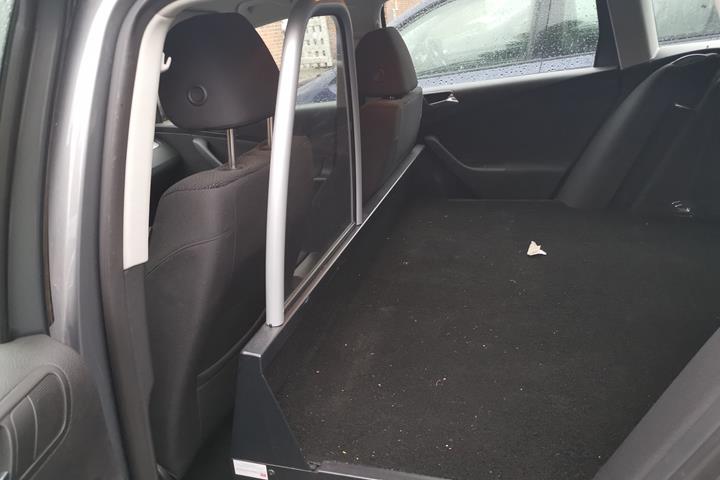 Grå VW Passat fra 2008