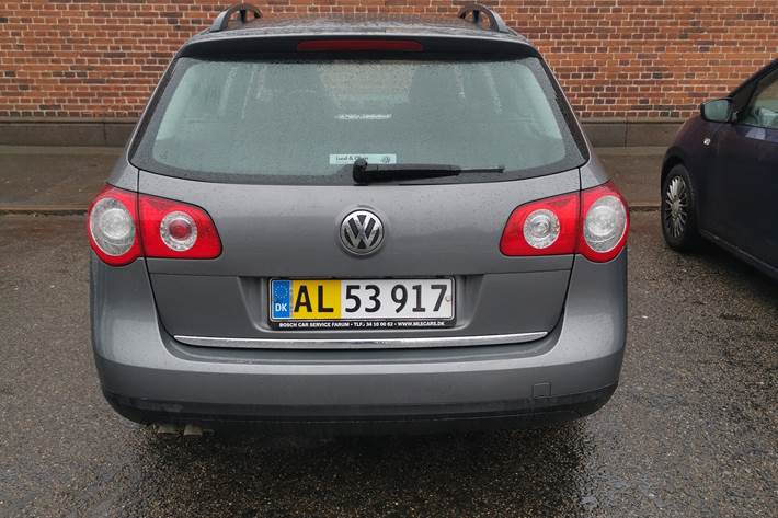 Grå VW Passat fra 2008