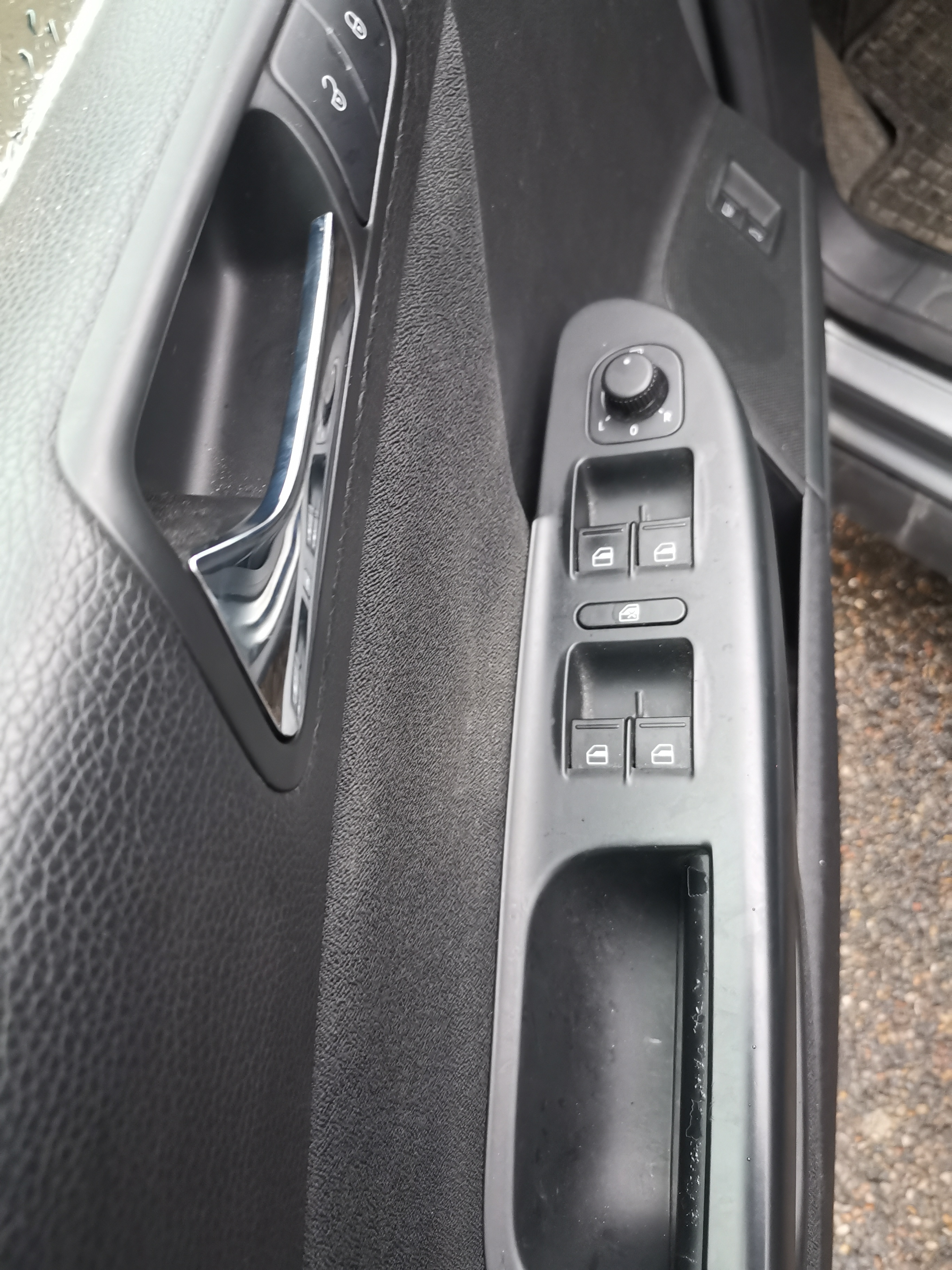 Grå VW Passat fra 2008