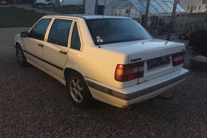 Hvid Volvo 850 fra 1992
