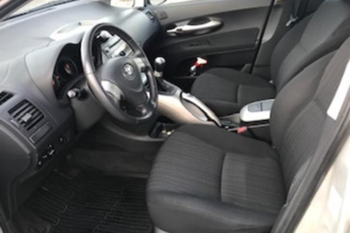 undefined Toyota Auris fra 2010