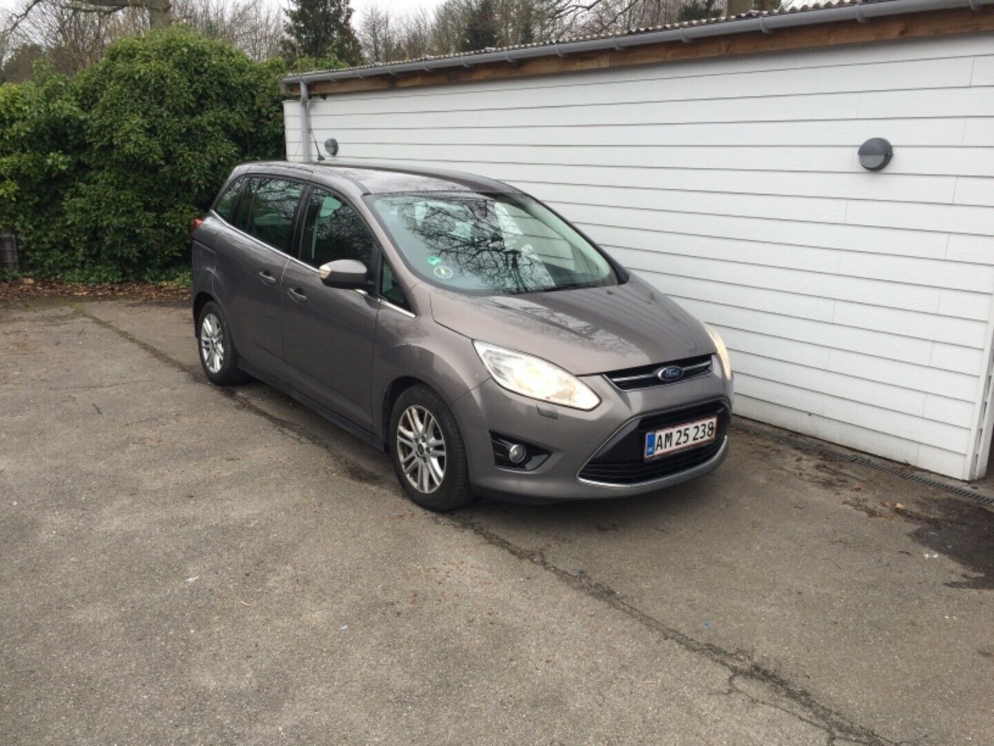 Grå Ford Grand C-Max fra 2013