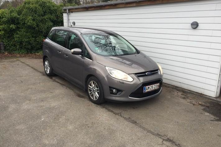 Grå Ford Grand C-Max fra 2013