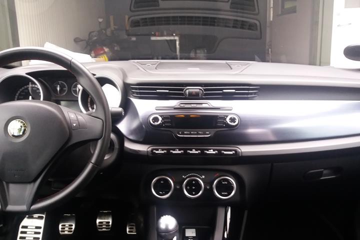 Sort Alfa Romeo Giulietta fra 2013