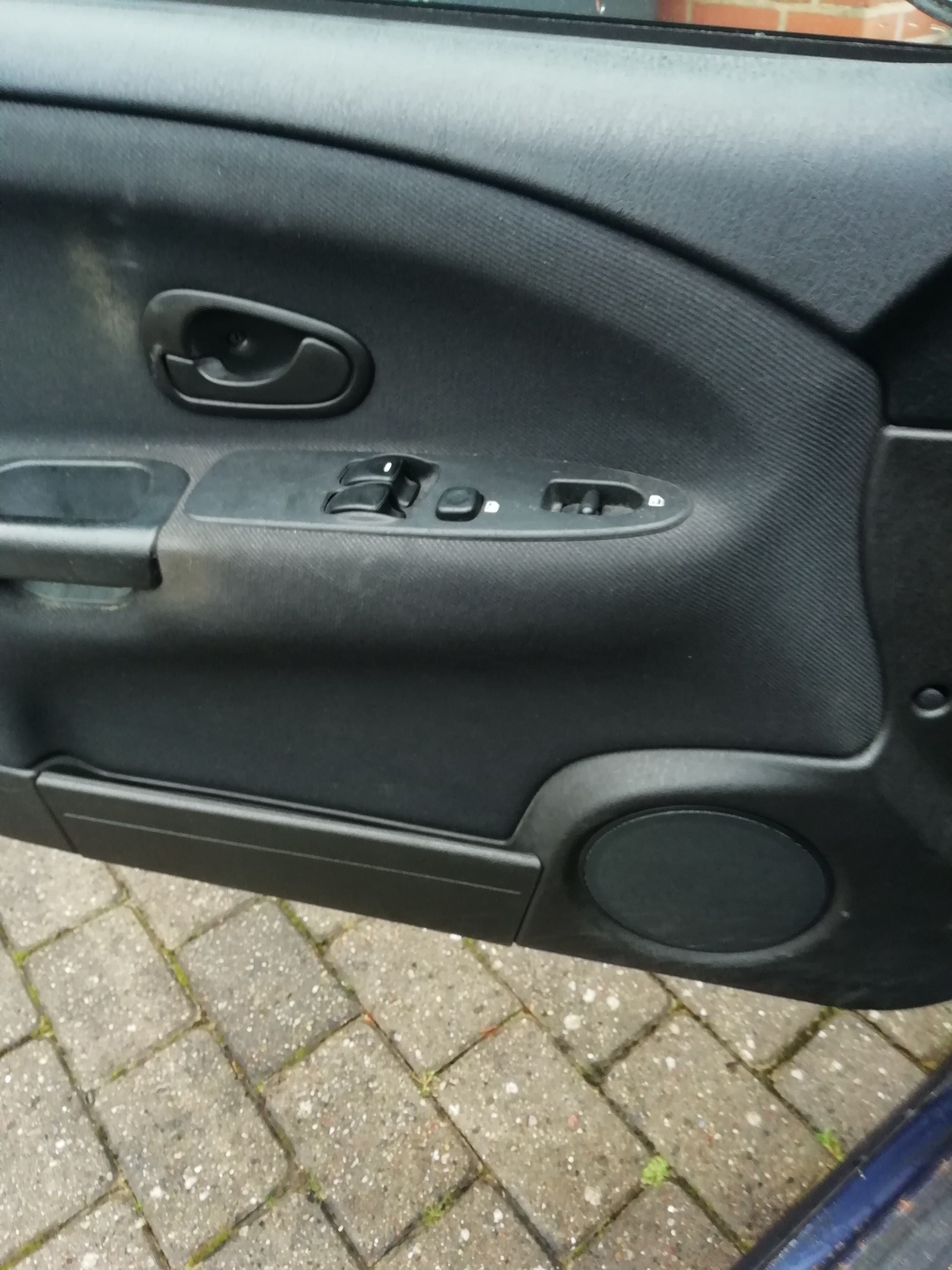 Blå Mitsubishi Carisma fra 2002