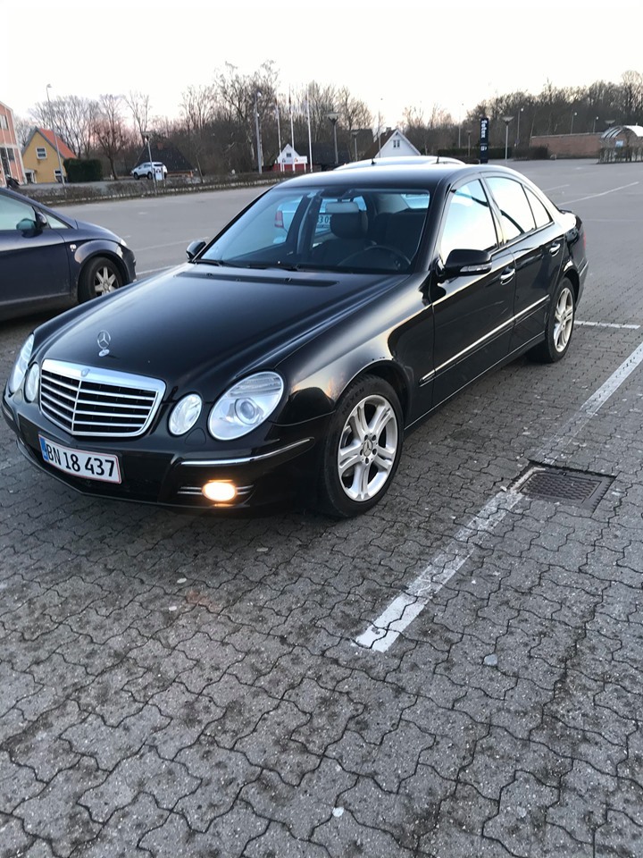 Sort Mercedes E230 fra 2007