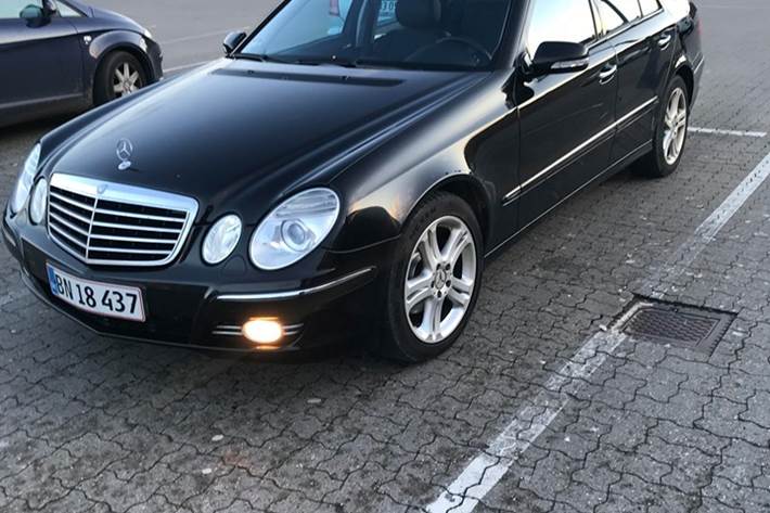 Sort Mercedes E230 fra 2007