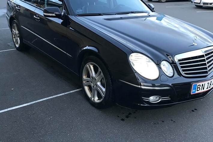 Sort Mercedes E230 fra 2007