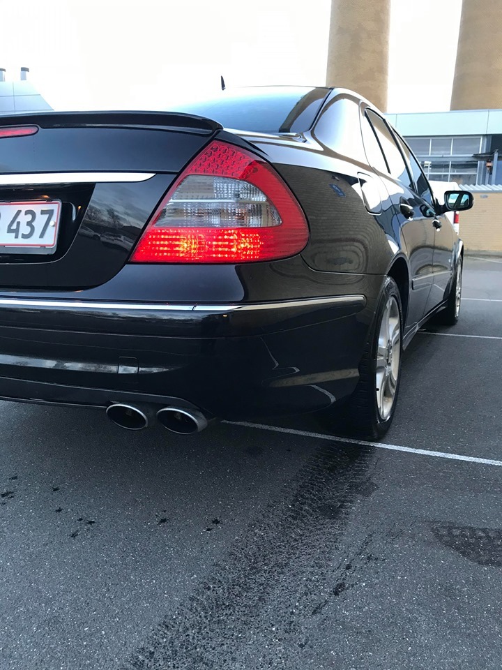 Sort Mercedes E230 fra 2007