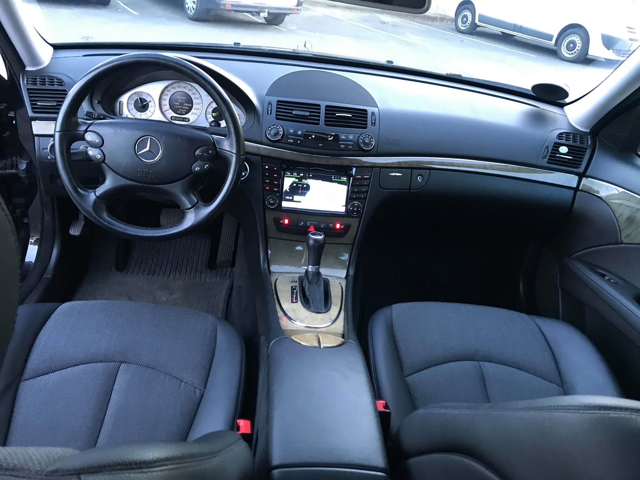 Sort Mercedes E230 fra 2007