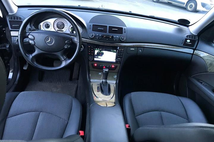 Sort Mercedes E230 fra 2007